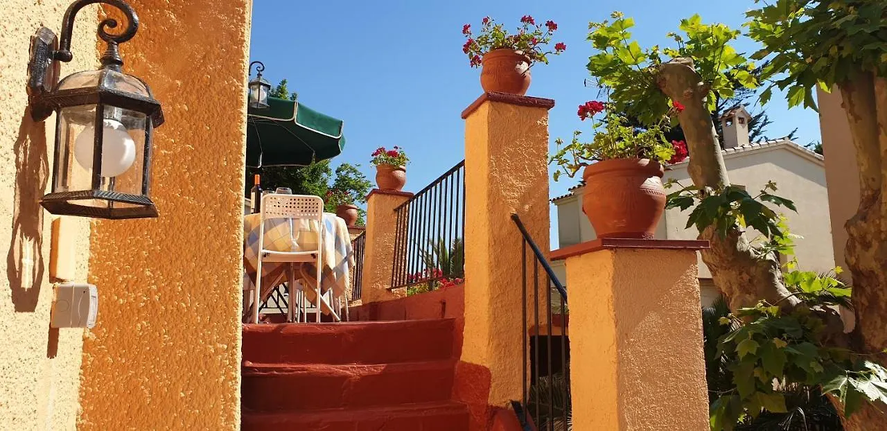 Casa Con Jardin A 30 Metros De La Playa. Vl. Villa Palamos